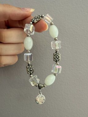 Kaleidoscope Silver-Accent White & Iridescent Beaded Stretch Bracelet